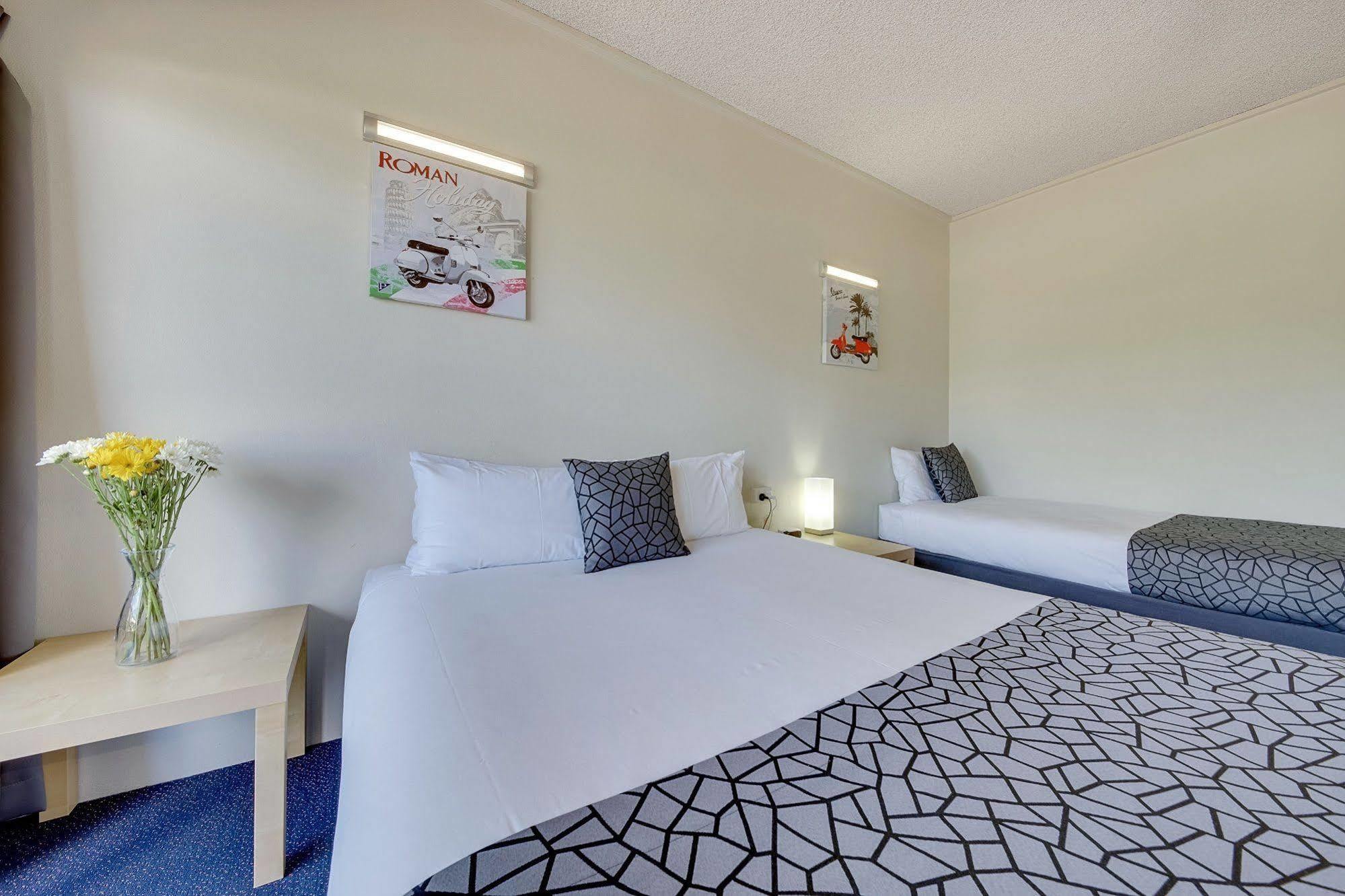 Camelot Motel Gladstone Exteriör bild